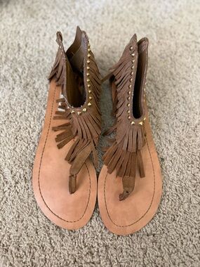 Steve Madden Brown Suede Fringe Thong Sandals